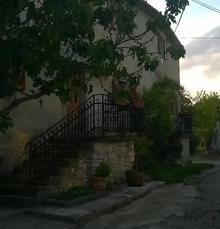 Jakac * Buzet