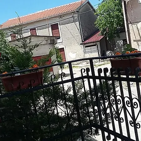 Jakac * Buzet